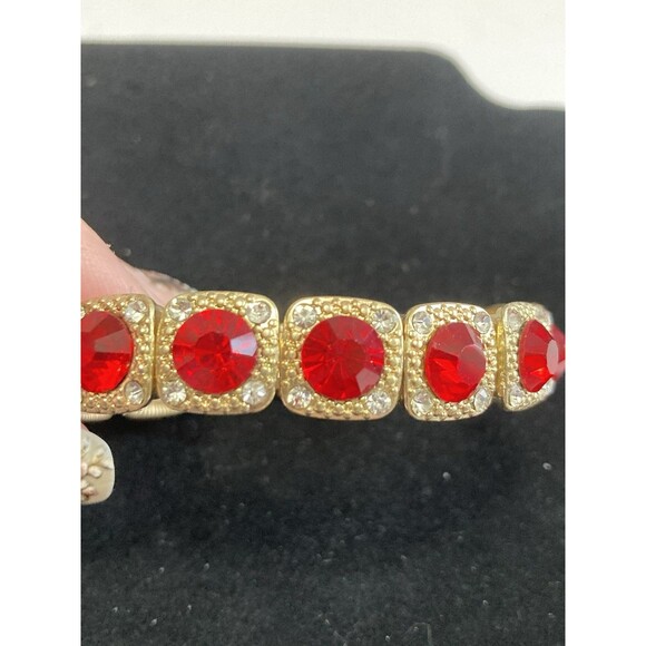 VINTAGE MONET RED AND CLEAR GLASS PANELED STRETCH GOLD TONE BRACELET - Picture 1 of 5